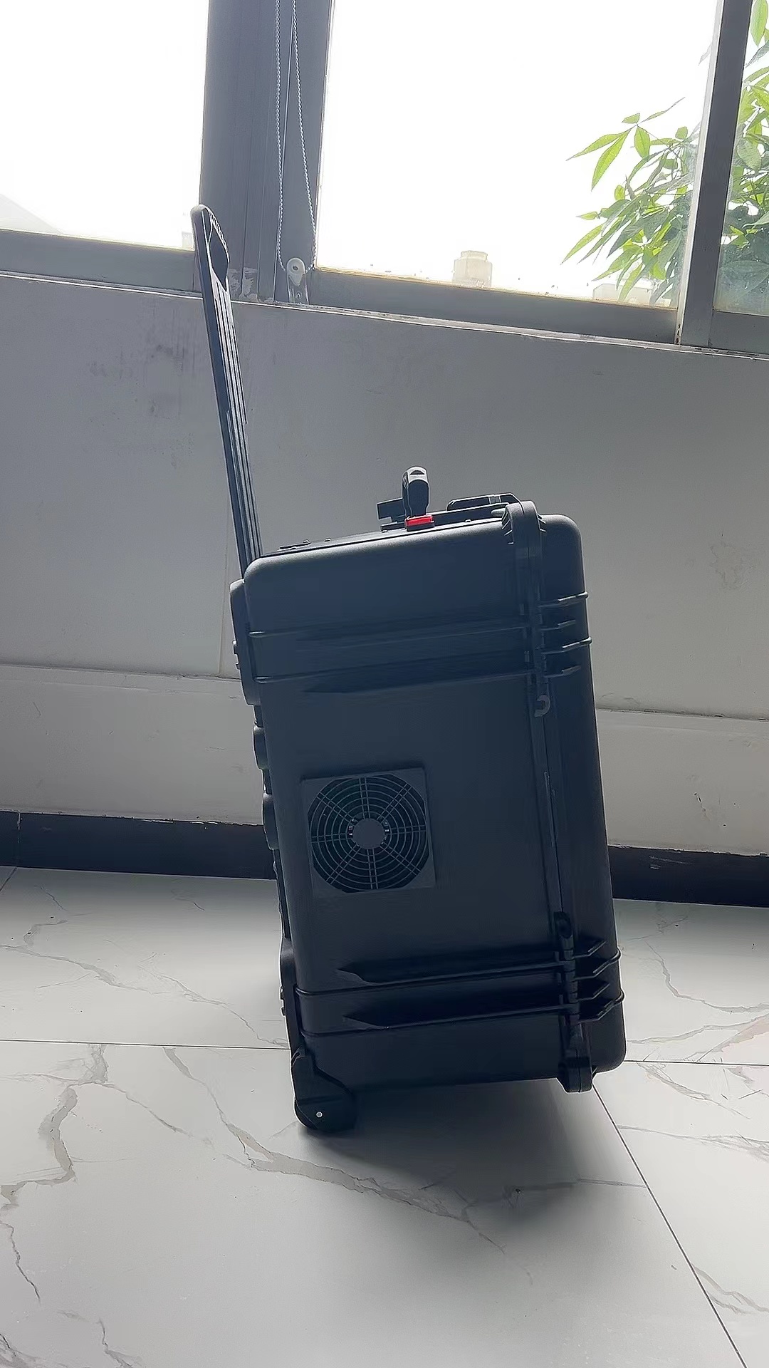 铜鼓手拉箱型移动通信干扰器